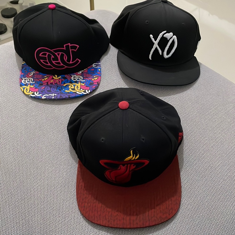 3 flat rimmed hats